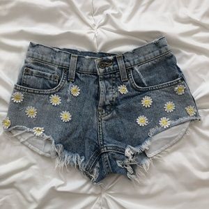 LF Stores Carmar Car Mar Daisy Shorts Size 23